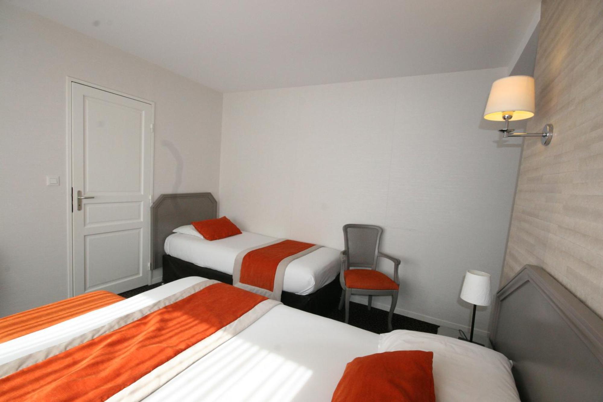 Hotel De La Gare Troyes Centre Bagian luar foto
