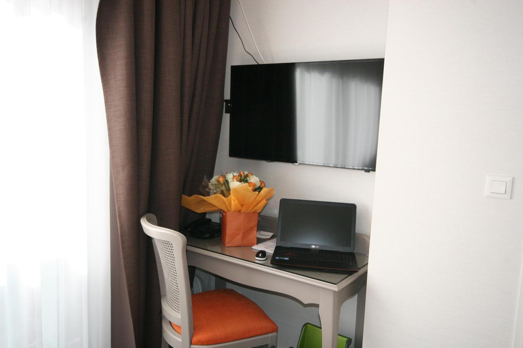 Hotel De La Gare Troyes Centre Bagian luar foto