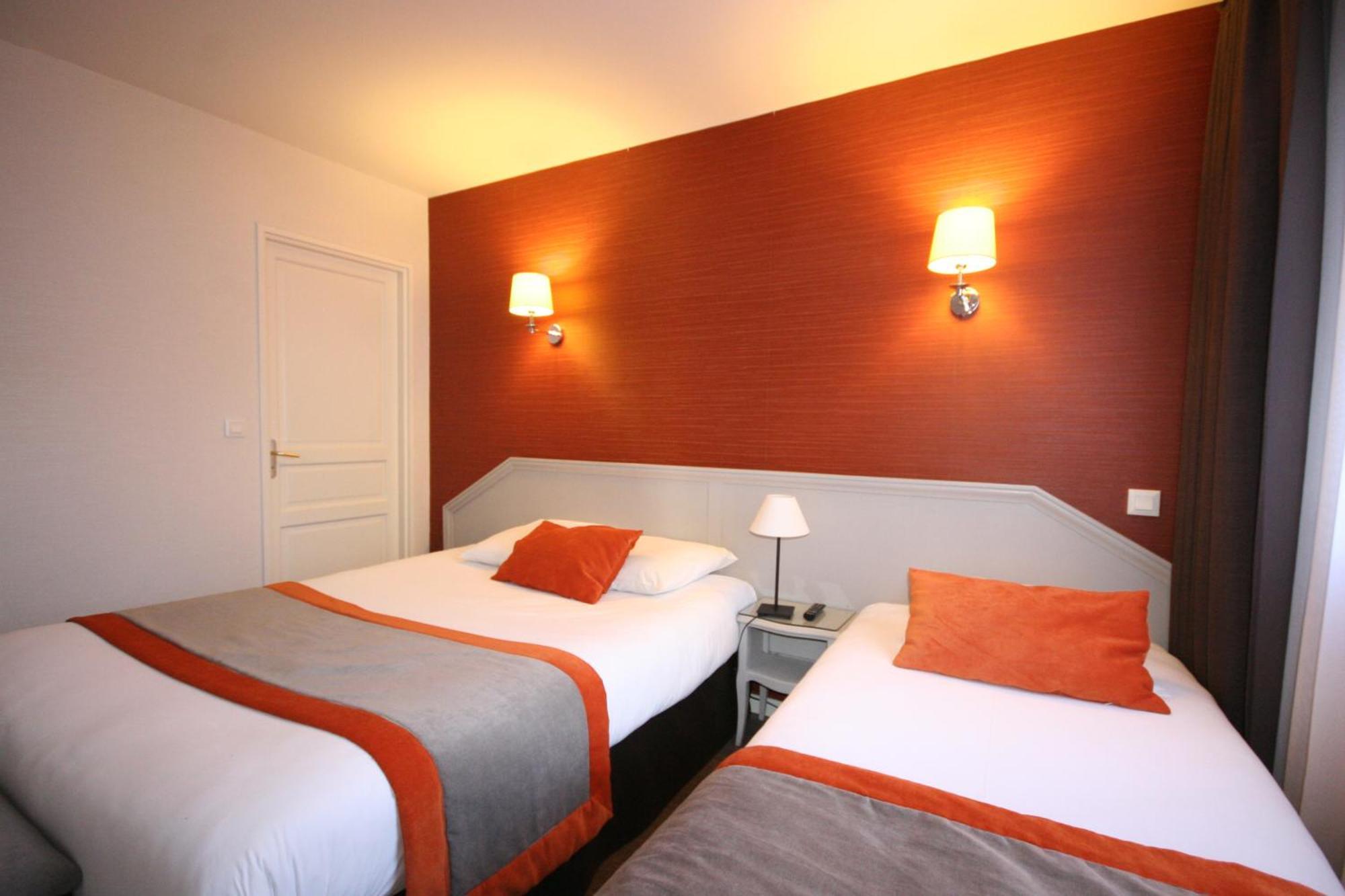 Hotel De La Gare Troyes Centre Bagian luar foto