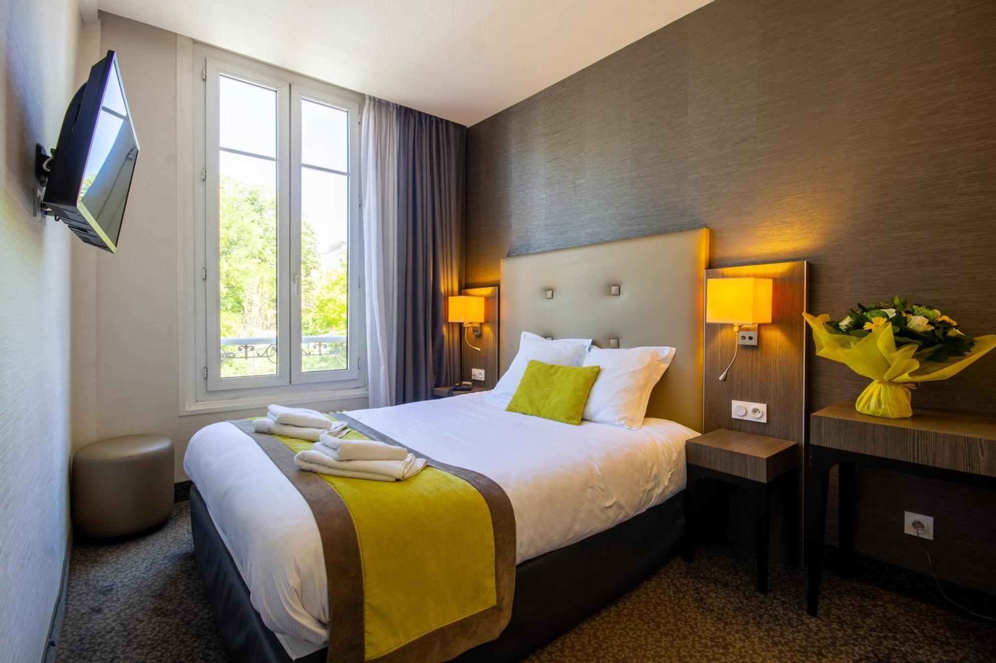 Hotel De La Gare Troyes Centre Bagian luar foto